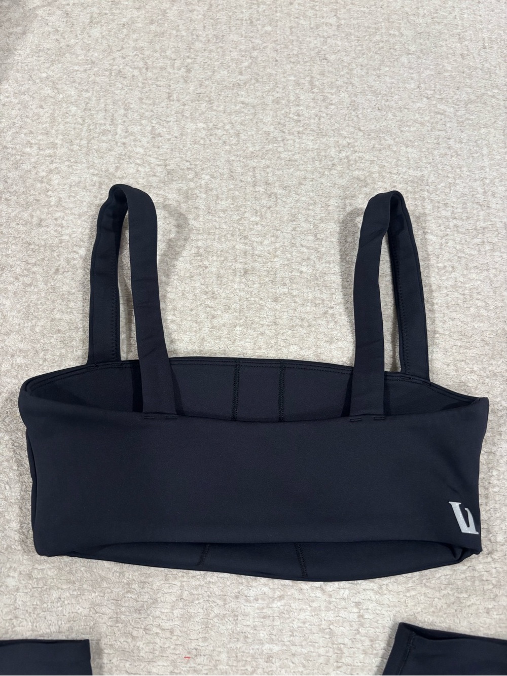Vuori Black High-Rise Leggings with Matching Crop Tank - Picture 4 of 4